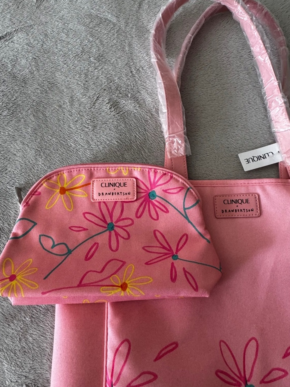 Clinique Pink Tote Bag and Cosmetic Bag set Drawbertson Flower Design NWT - Picture 6 of 7